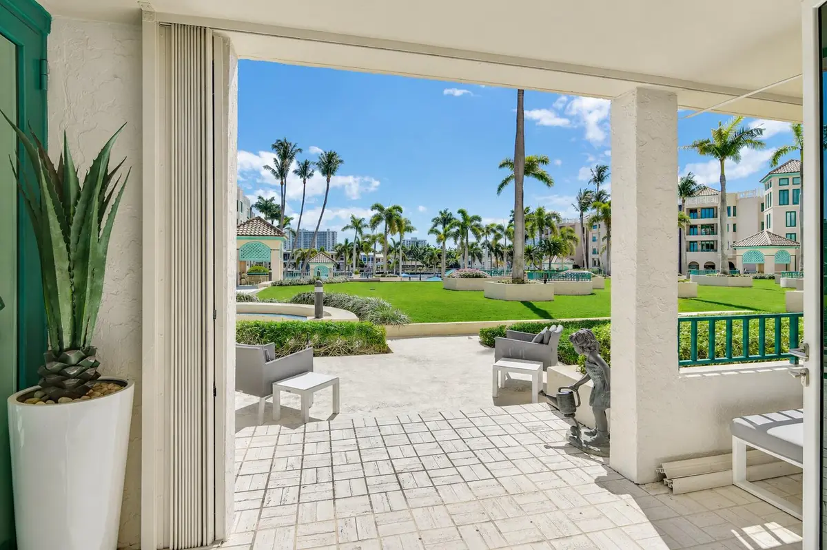 Simulated New Paint Color at 120 SE 5th Avenue 235, Boca Raton