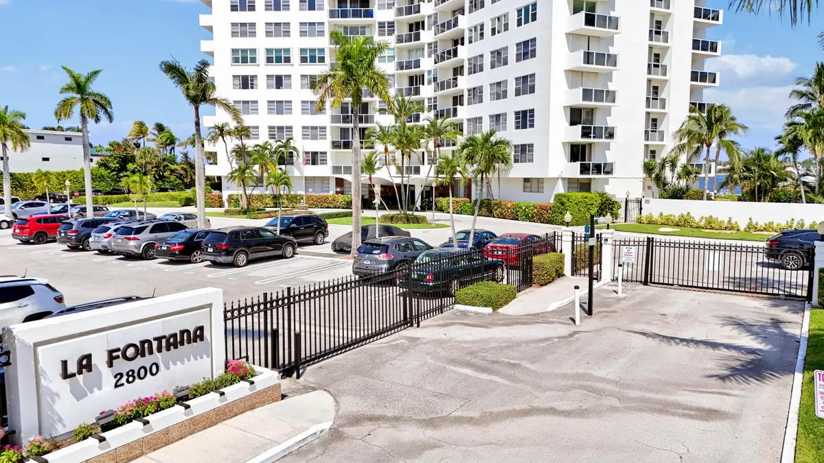 Gated Entry & Doorperson at 2800 N FLAGLER Drive 815, West Palm Beach
