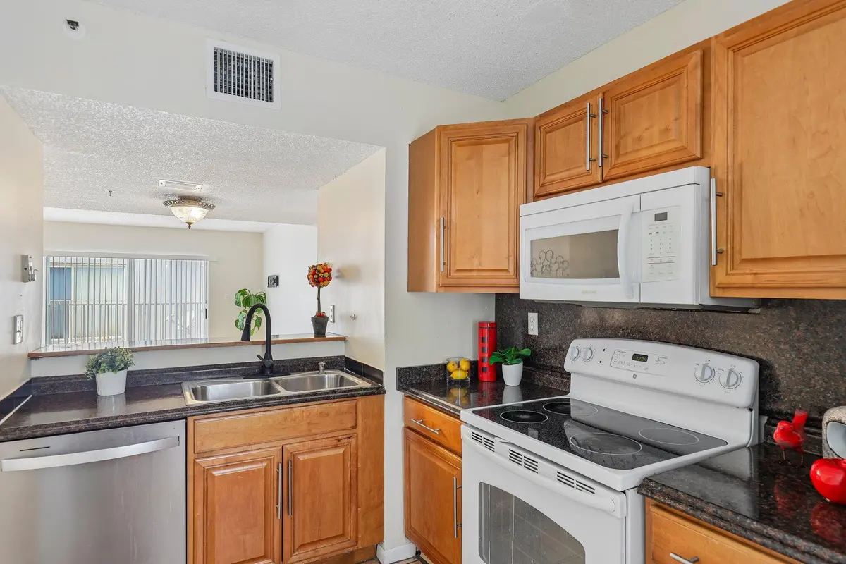 15-web-or-mls-Riviera Cir-S2108-013 at 167 RIVIERA Circle, Weston
