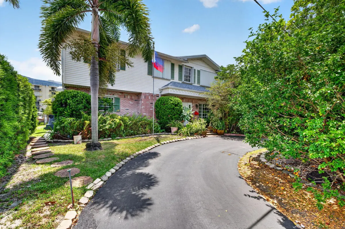 1-web-or-mls-699A3277 - Copy - Copy - Co at 1636 SE 14TH Street, Fort Lauderdale