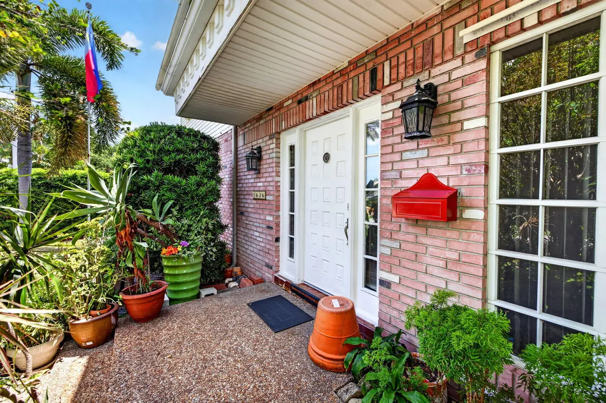5-web-or-mls-699A3305 - Copy at 1636 SE 14TH Street, Fort Lauderdale