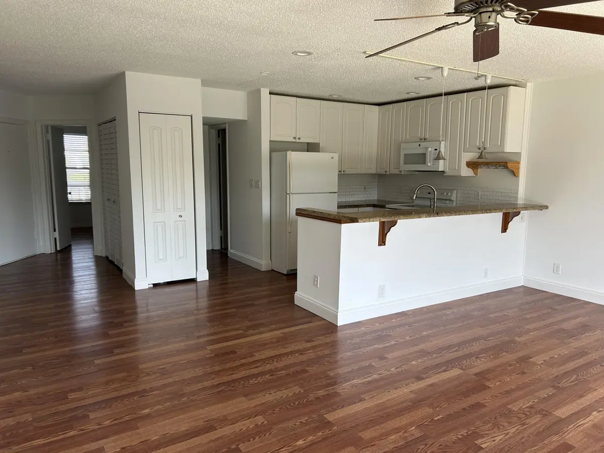 Kitchen/Family at 342 Southwind Drive 203, North Palm Beach