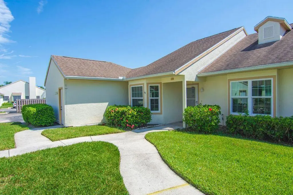 Frontofunit. at 1828 AYNSLEY Way 1, Vero Beach