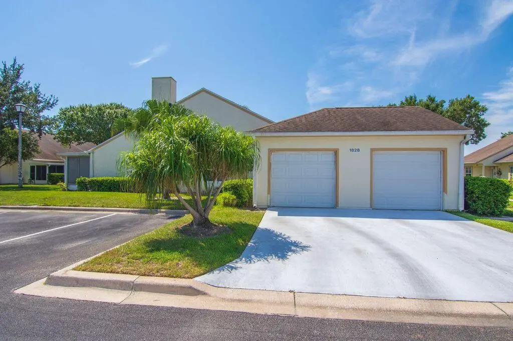 LeftGarage. at 1828 AYNSLEY Way 1, Vero Beach