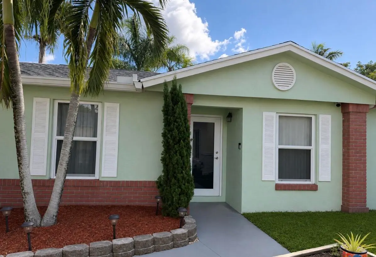 Front of Structure at 924 CUMBERLAND Terrace, Davie