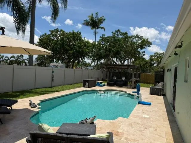 Pool at 924 CUMBERLAND Terrace, Davie
