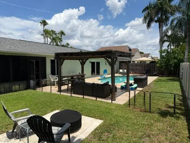 Back of Structure at 924 CUMBERLAND Terrace, Davie
