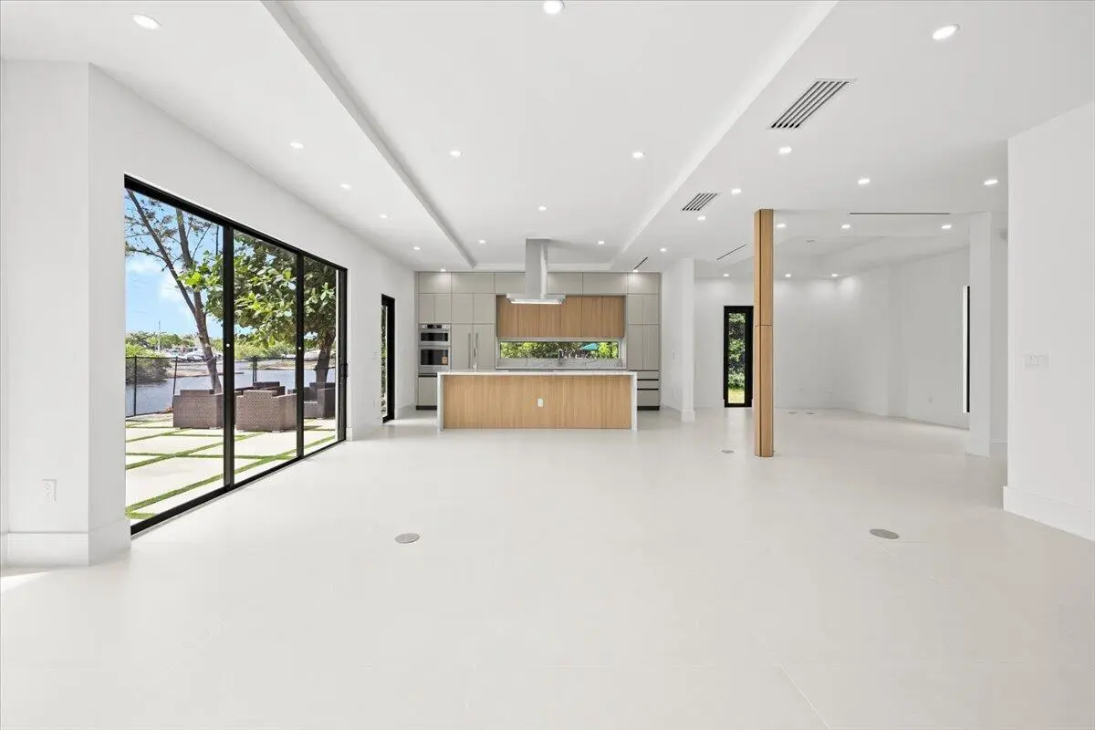 06-424A1698 at 201 NW 14TH Way, Dania Beach