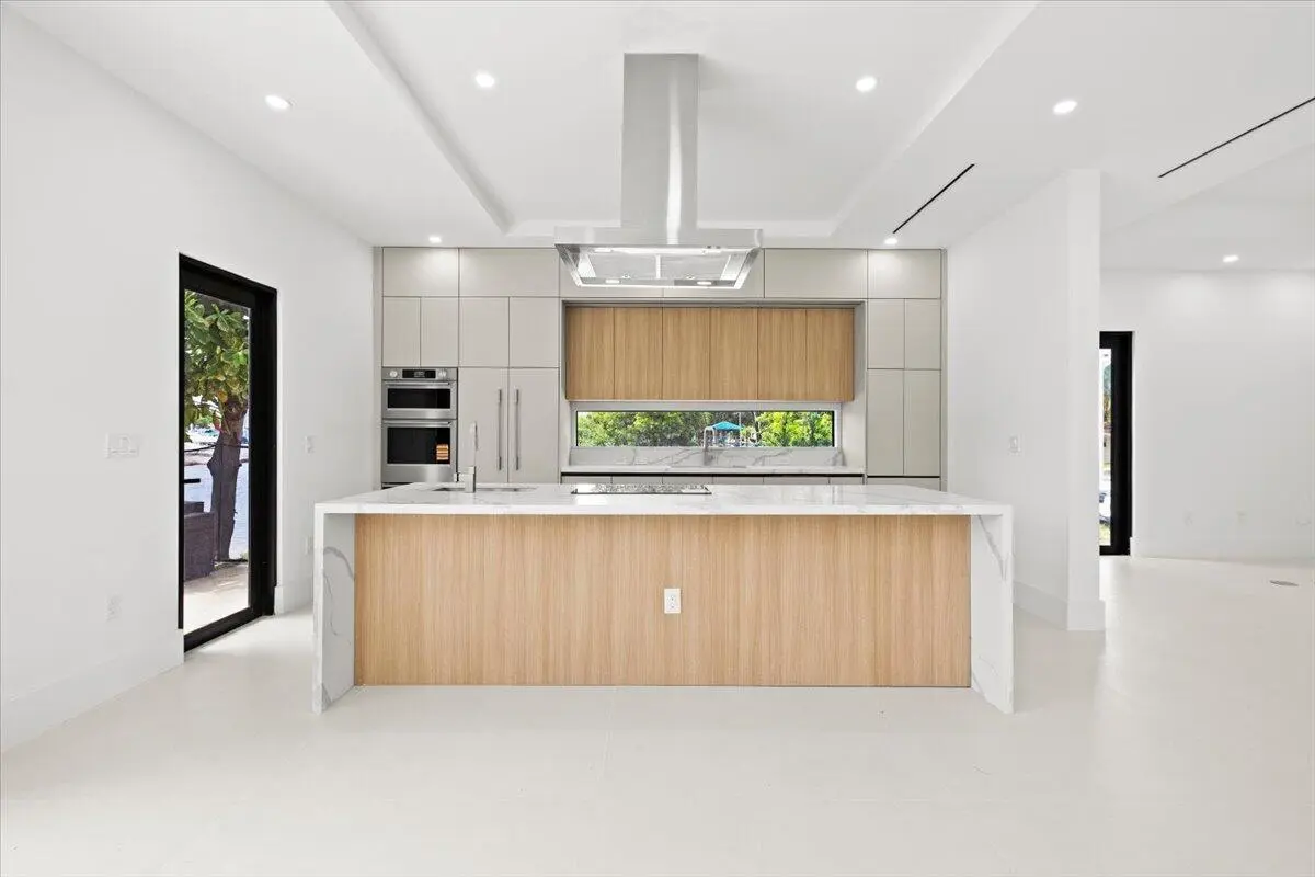 07-424A1708 at 201 NW 14TH Way, Dania Beach