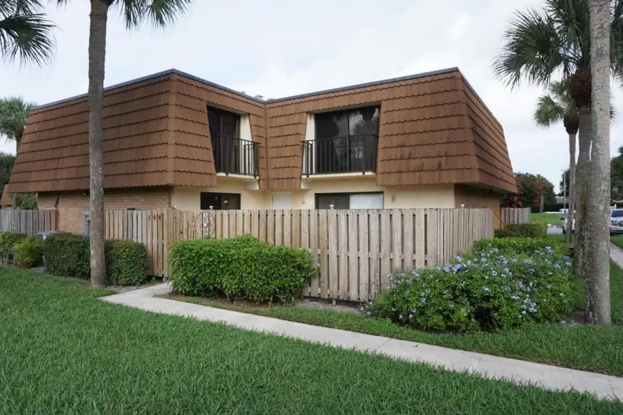 Townhouse Exterior at 102 Heritage Way, West Palm Beach