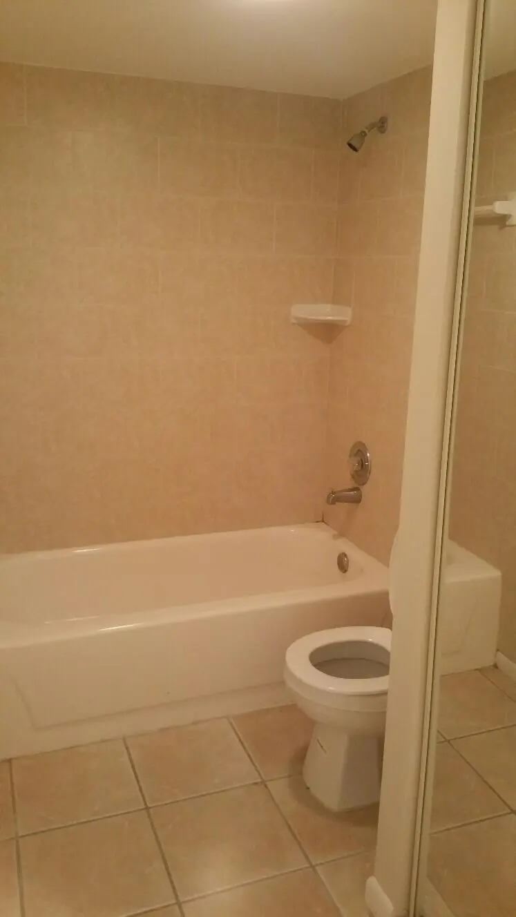 Guest Shower at 102 Heritage Way, West Palm Beach