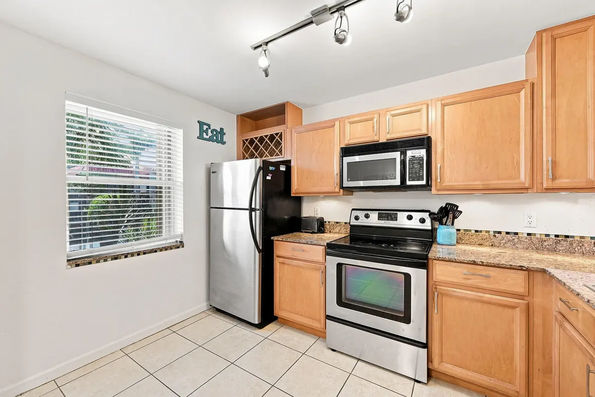 10_stl_3643 at 777 S Federal Highway D204, Pompano Beach