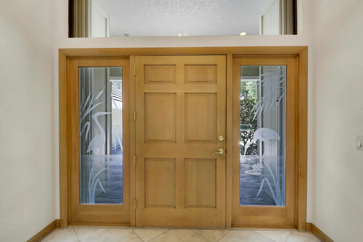 Enrty at 18691 SE LAKESIDE Way, Jupiter
