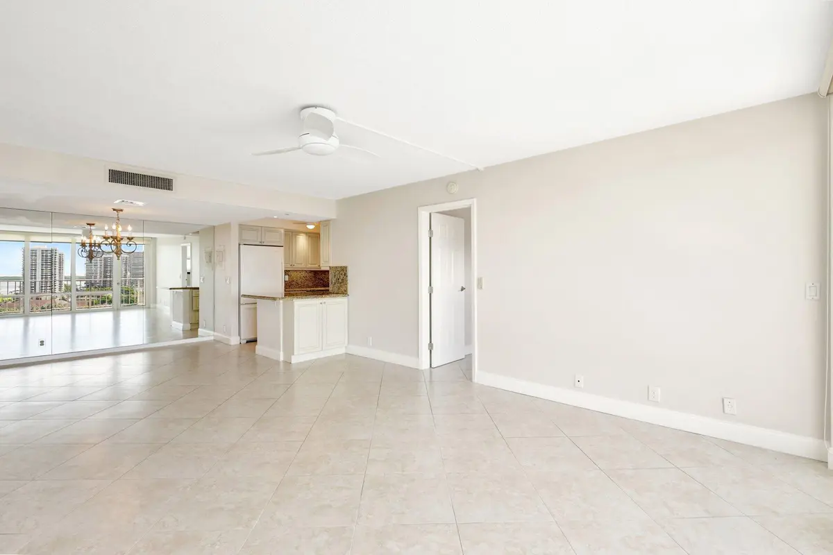 Living Room at 336 Golfview Road PH09, North Palm Beach