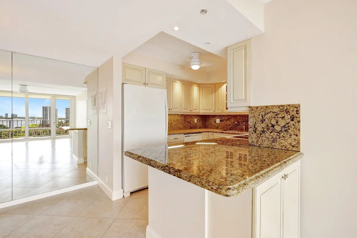 Kitchen at 336 Golfview Road PH09, North Palm Beach