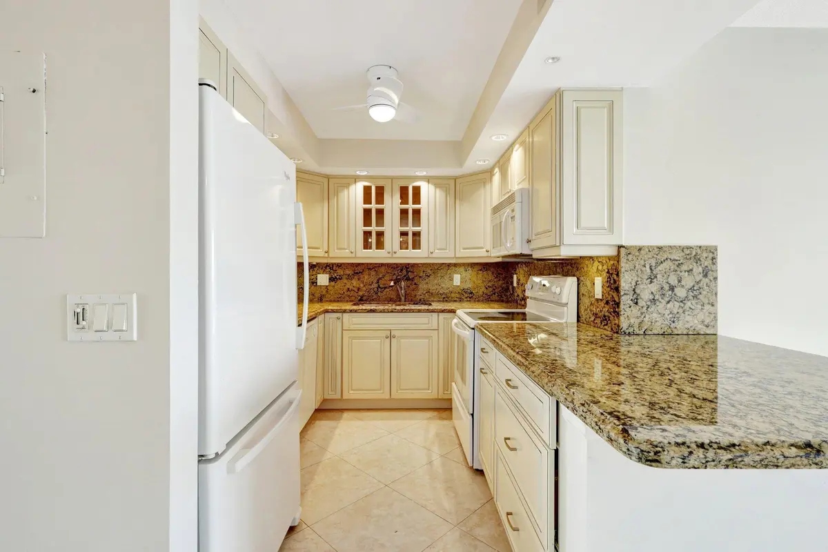 Kitchen at 336 Golfview Road PH09, North Palm Beach