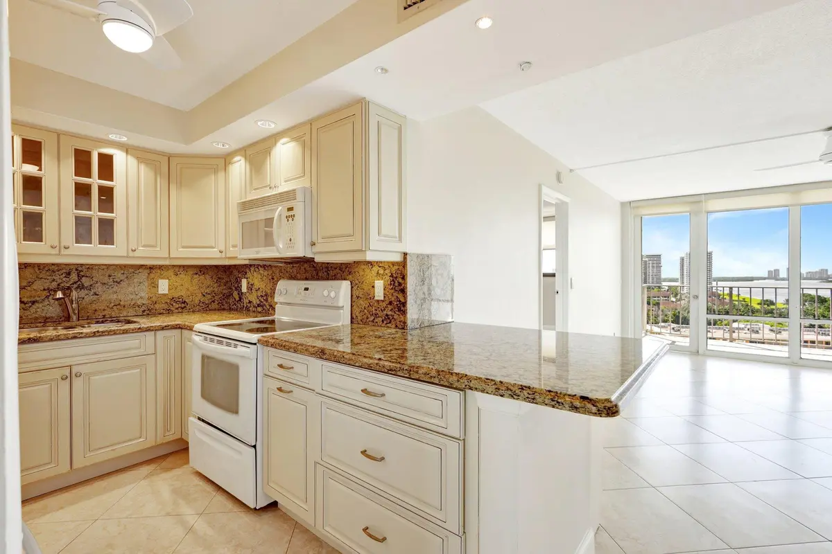 Kitchen at 336 Golfview Road PH09, North Palm Beach