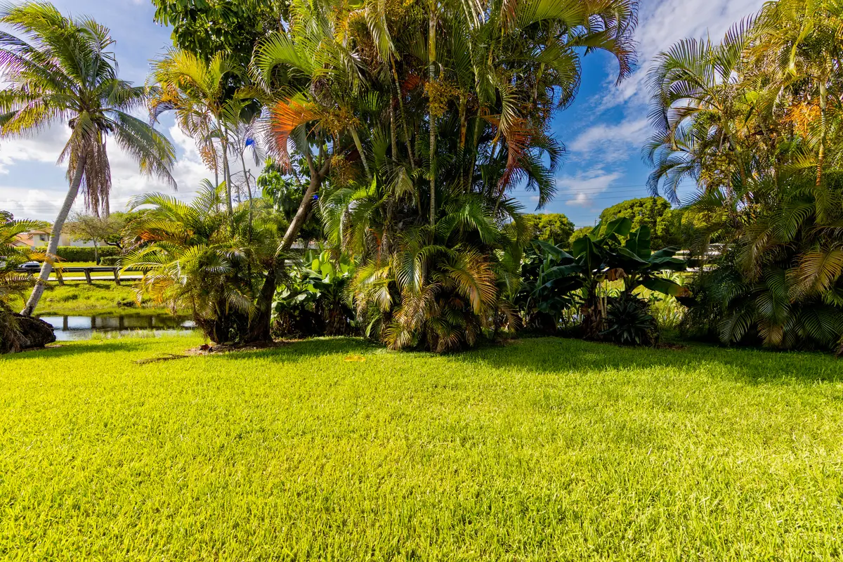4-0A8A5580 at 11060 S LAKEVIEW Drive 11060, Pembroke Pines