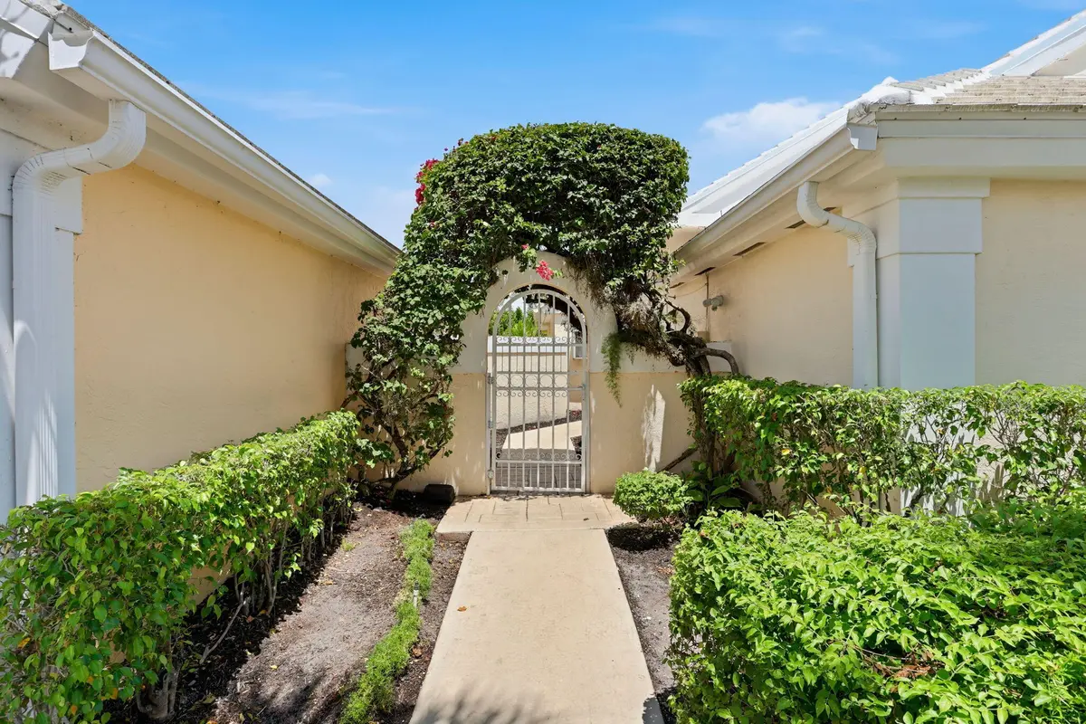 3-web-or-mls-001_0E2A5814 at 944 Dickens Place, West Palm Beach