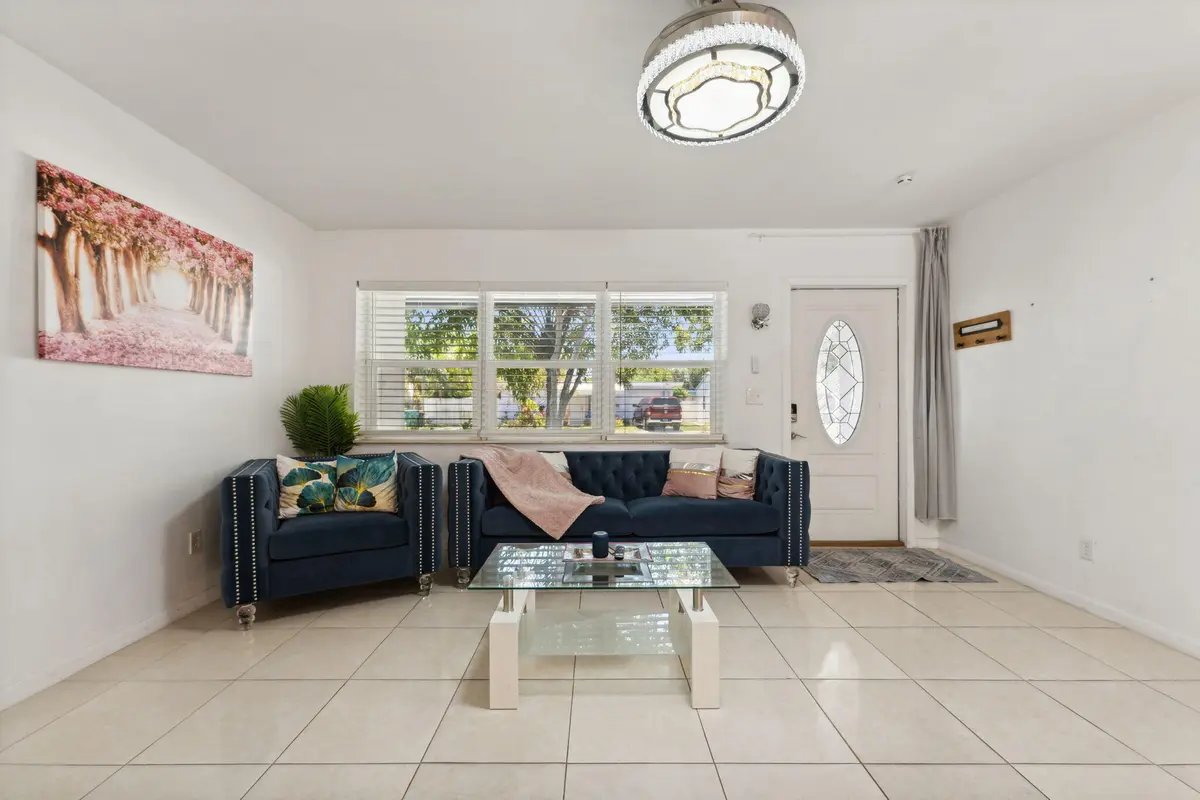 2-web-or-mls-DSC05069 at 254 SW 8th Street, Dania Beach