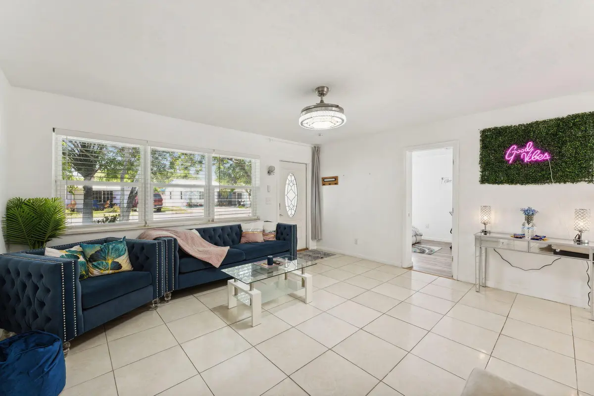 12-web-or-mls-DSC04980 at 254 SW 8th Street, Dania Beach