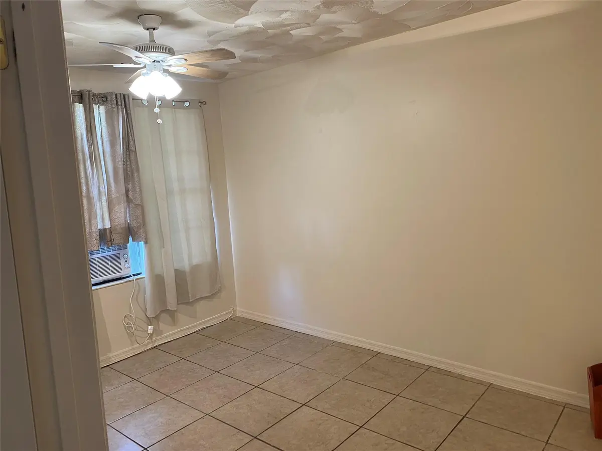 Photo 7 at 6901 SW 6TH Street, Pembroke Pines