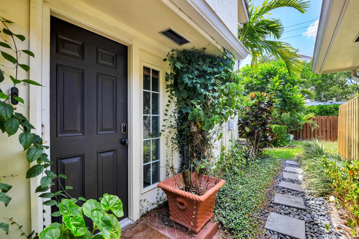 low-5 at 11290 Glen Oaks Court, North Palm Beach