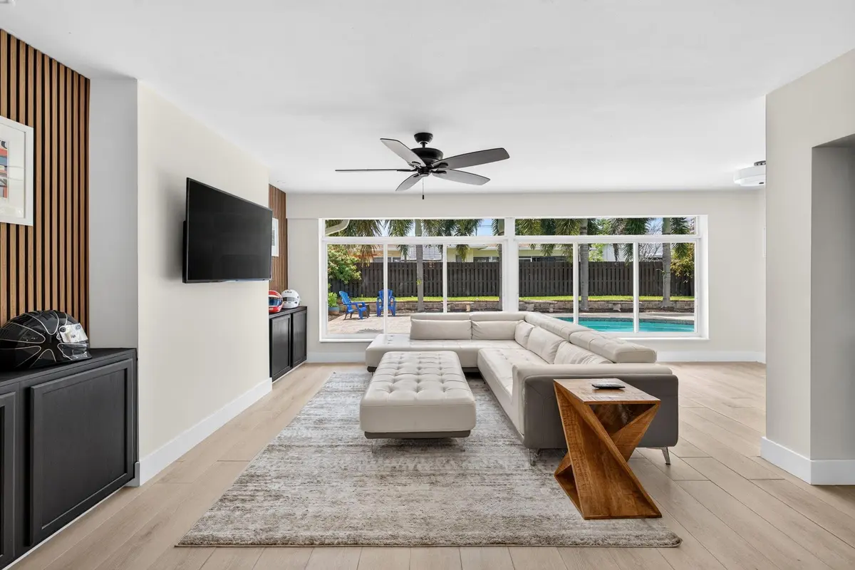 13-web-or-mls-699A2845 at 520 SE 14TH Street, Pompano Beach