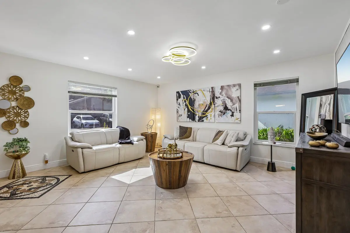 8-web-or-mls-SW 72nd Ave-S2208-008 at 2075 SW 72ND Avenue, Davie