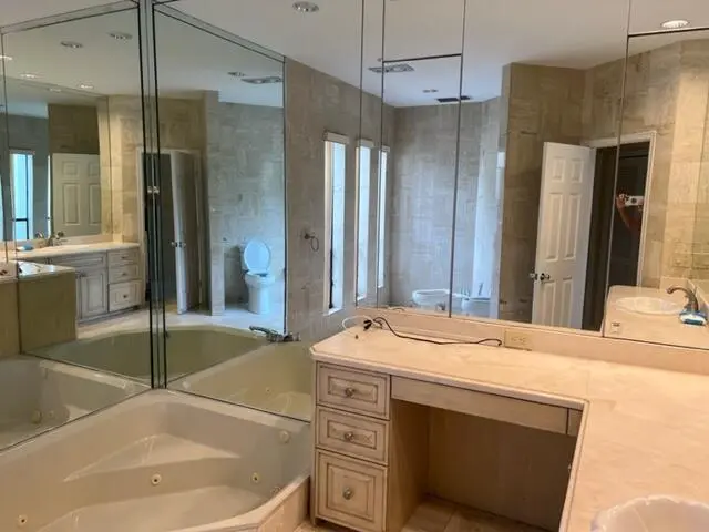 the master bath at 7283 Mandarin Drive, Boca Raton