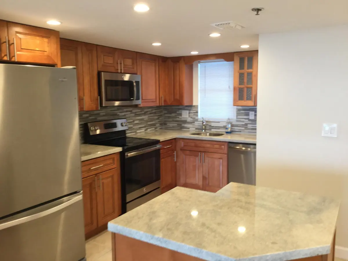 20210312030022271997000000-o at 3001 W ROLLING HILLS Circle 709, Davie