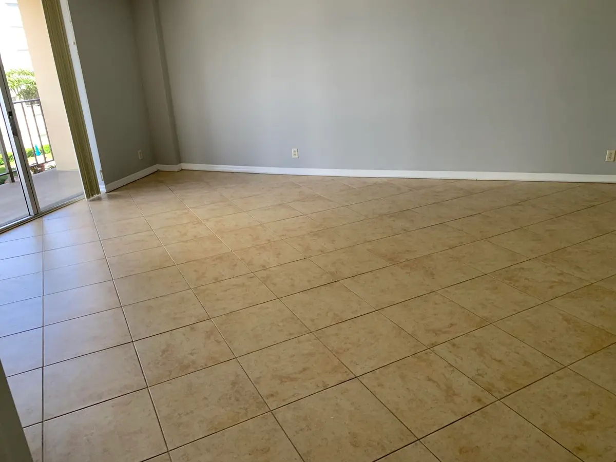 20230414140103272075000000-o at 3001 W ROLLING HILLS Circle 709, Davie