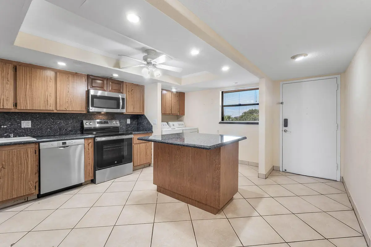 Entry at 1030 Us Highway 1 413, North Palm Beach