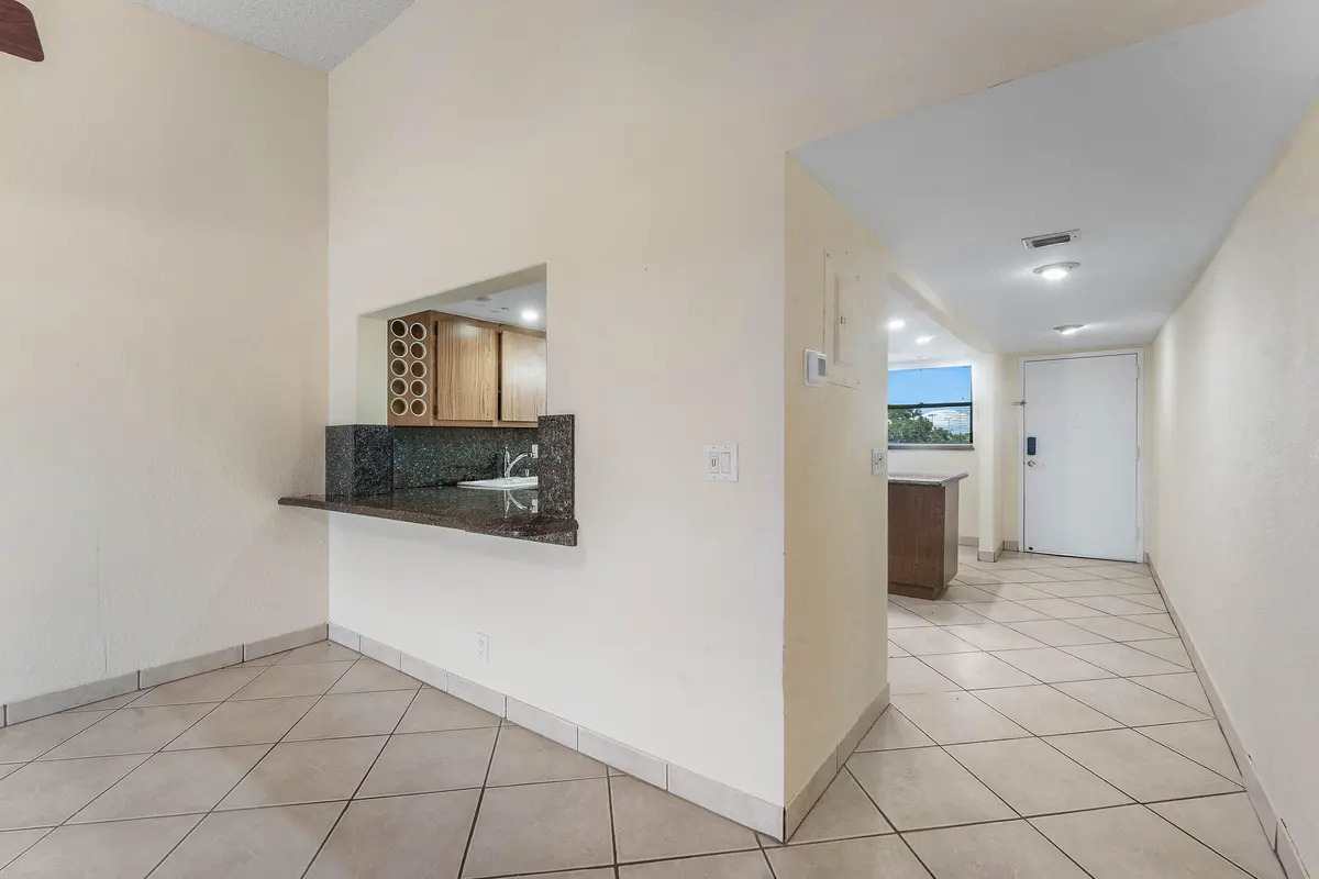 Kitchen Seating at 1030 Us Highway 1 413, North Palm Beach