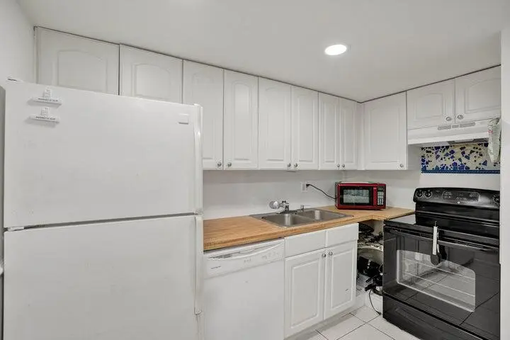 Kitchen 1 at 636 NW 13TH Street 0240, Boca Raton