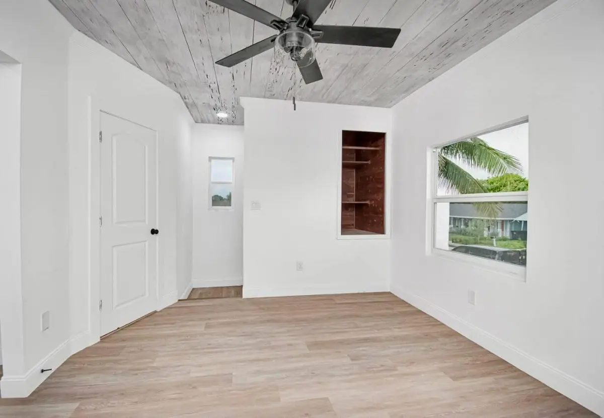 b31dc1d5-aecf-4f93-83cc-8fd0e77c8917 at 318 N E Street, Lake Worth Beach