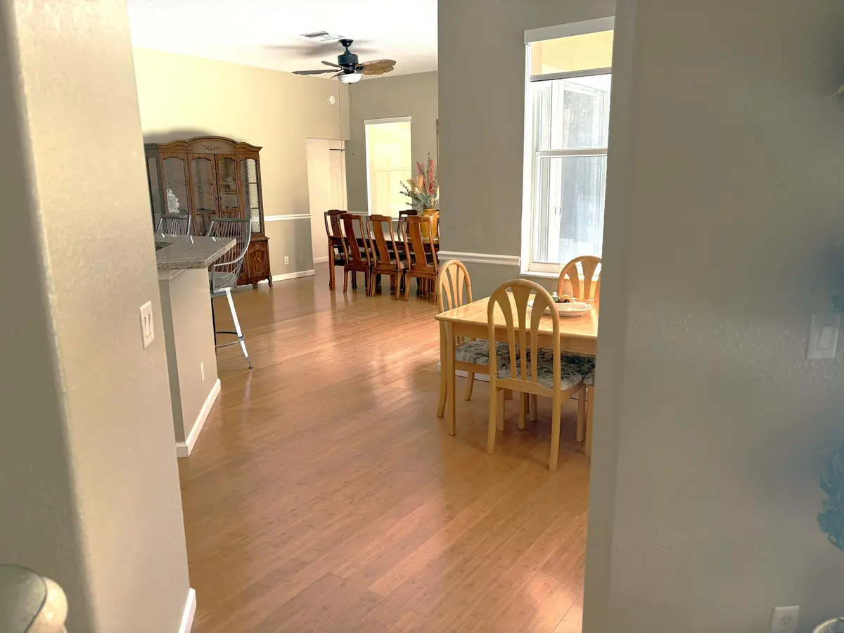 dining at 7611 140th Avenue, West Palm Beach