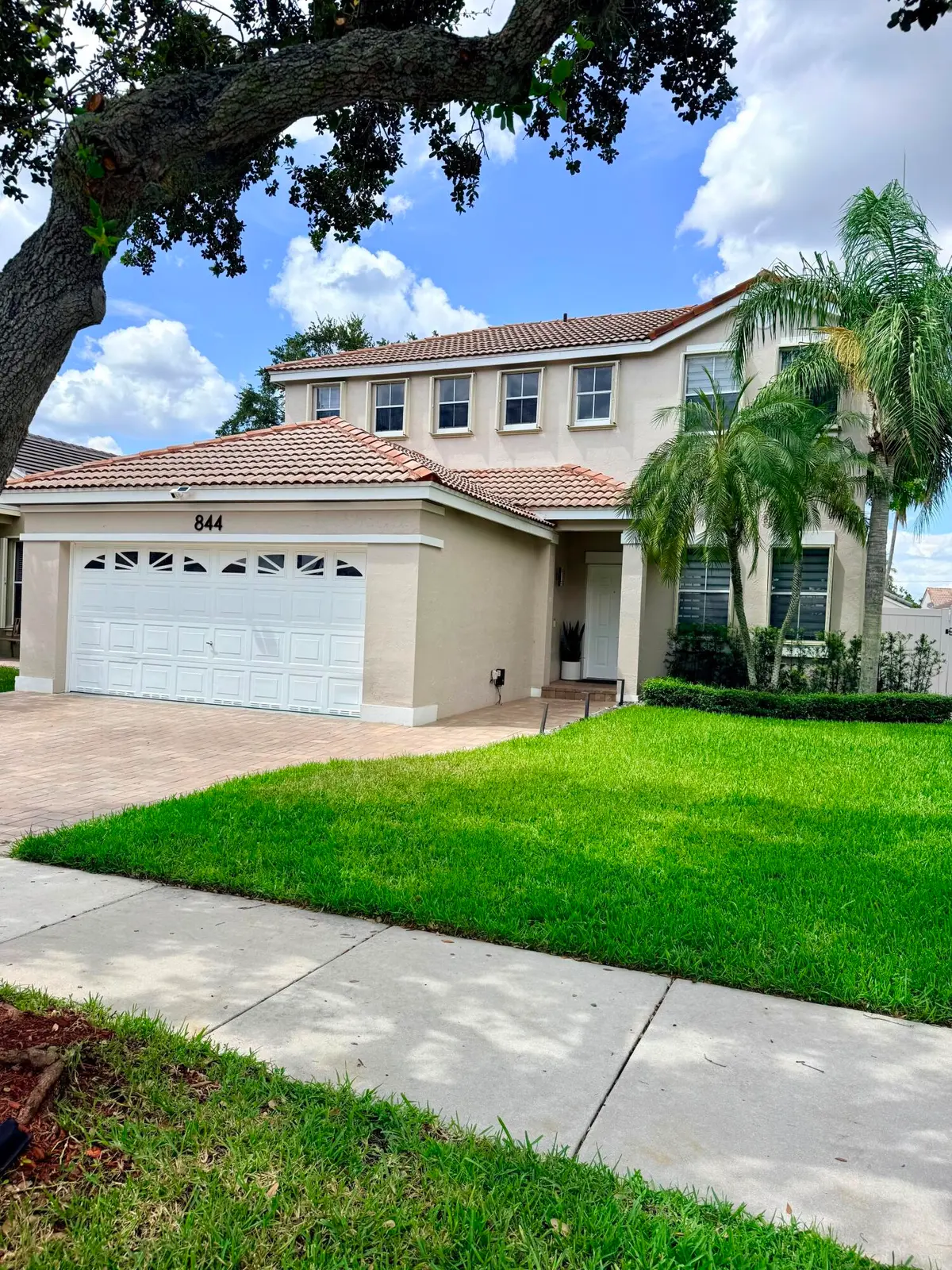 a8c72b91-c315-4971-98ba-123d82a910f5 at 844 Falling Water Road, Weston