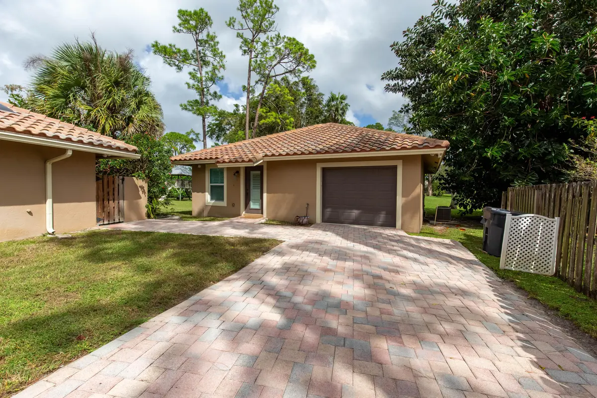 Front Exterior at 352 WINDOW ROCK Drive, Wellington