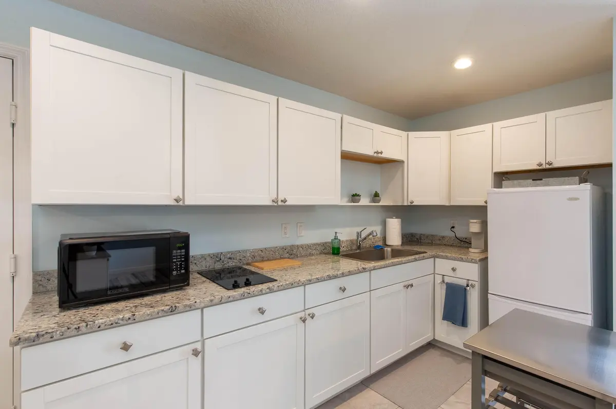Kitchen at 352 WINDOW ROCK Drive, Wellington