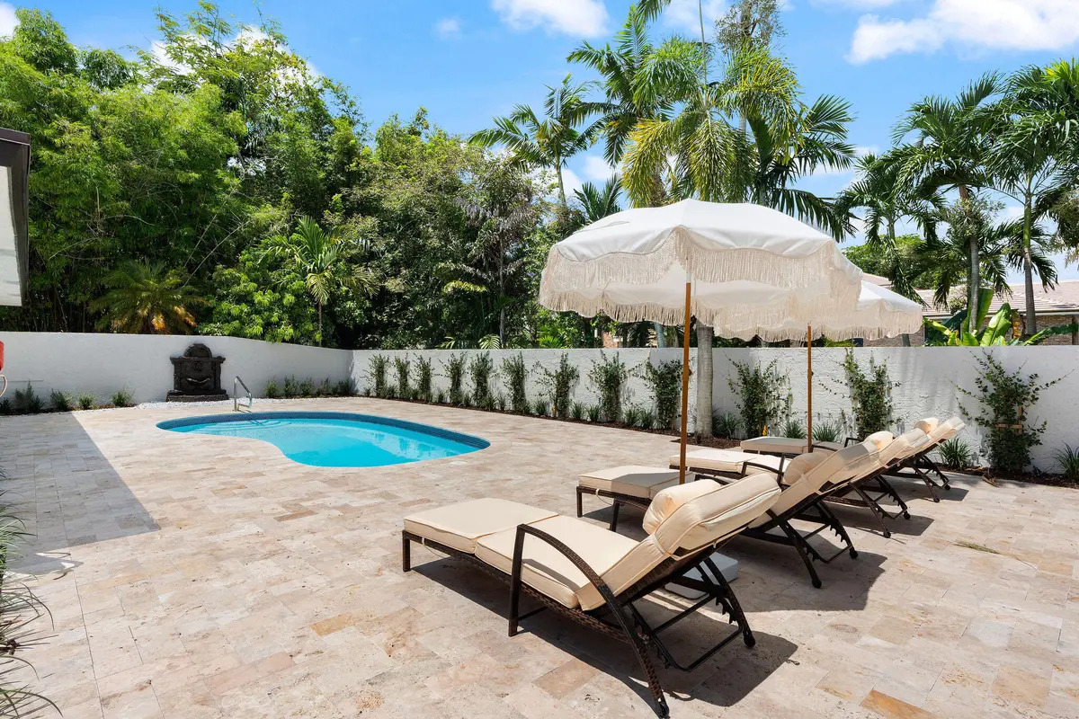 512_ at 11851 NW 7TH Street, Plantation