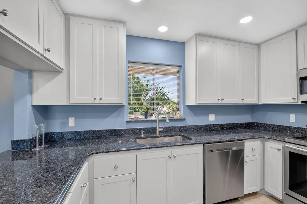 Kitchen at 12524 SHORELINE Drive 404, Wellington