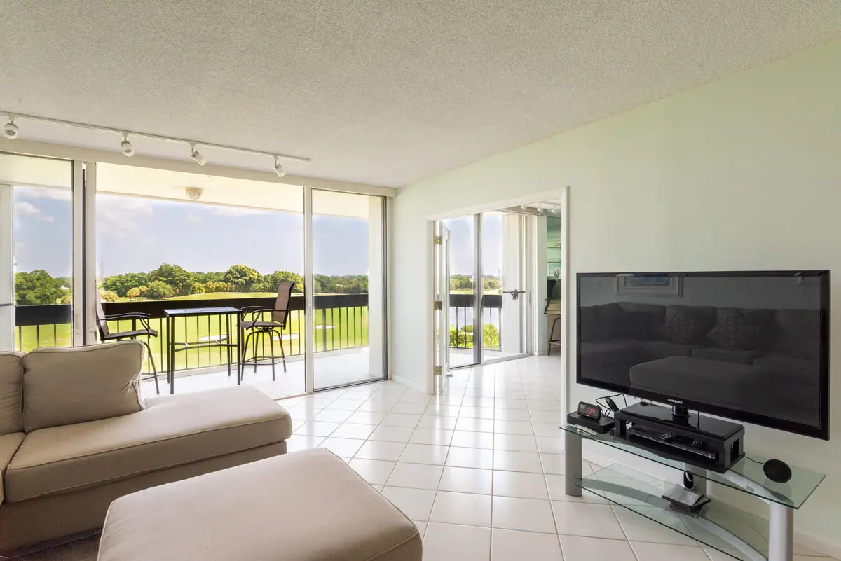 © Clark- 2000 Presidential Way 603-007 at 2000 PRESIDENTIAL Way 603, West Palm Beach