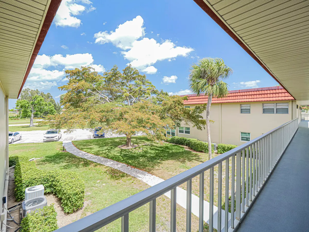 6.3 at 41 WOODLAND Drive 205, Vero Beach