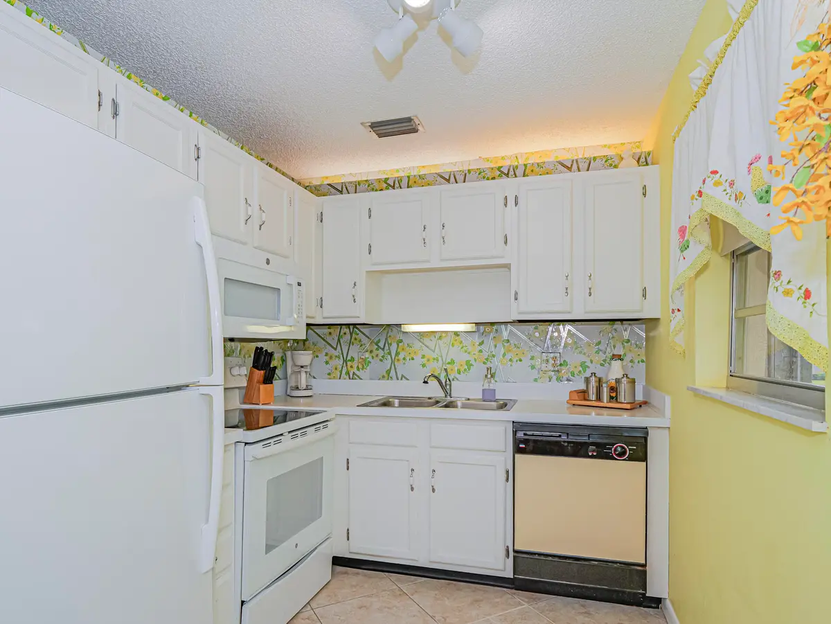 41 WOODLAND Drive 205, Vero Beach, FL – photo 8