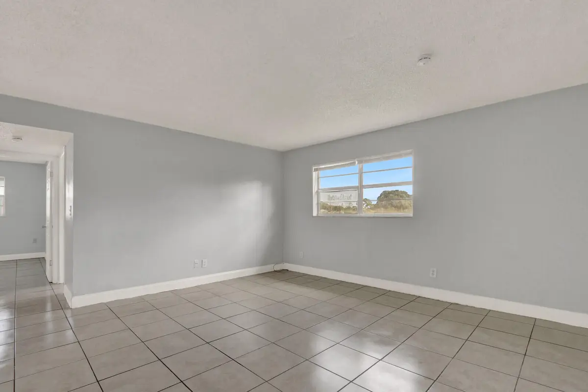 03_Image_3_mls at 3204 Louisiana Avenue D, Fort Pierce