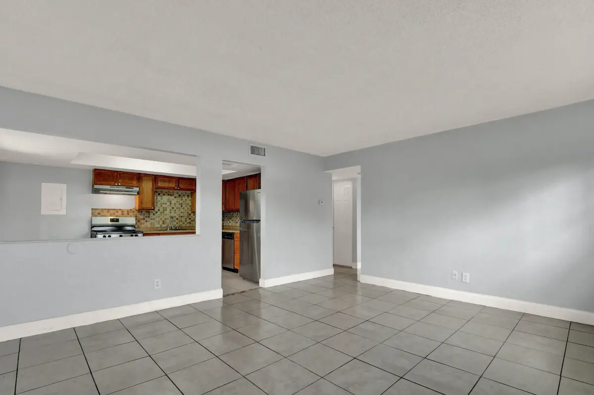 04_Image_4_mls at 3204 Louisiana Avenue D, Fort Pierce