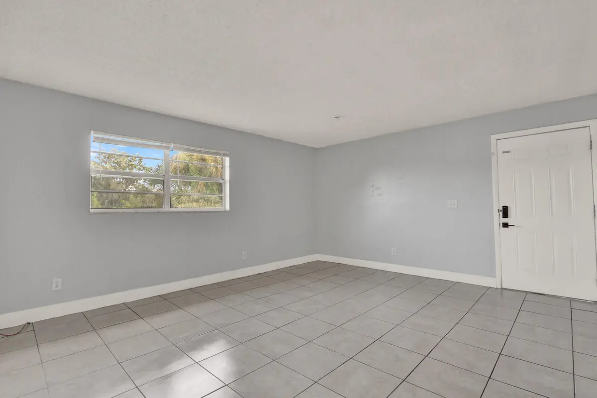 06_Image_6_mls at 3204 Louisiana Avenue D, Fort Pierce