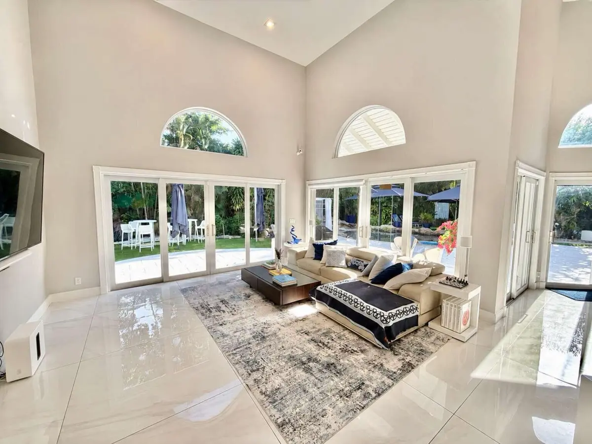 Atkinson.6 at 233 Pershing Way, West Palm Beach