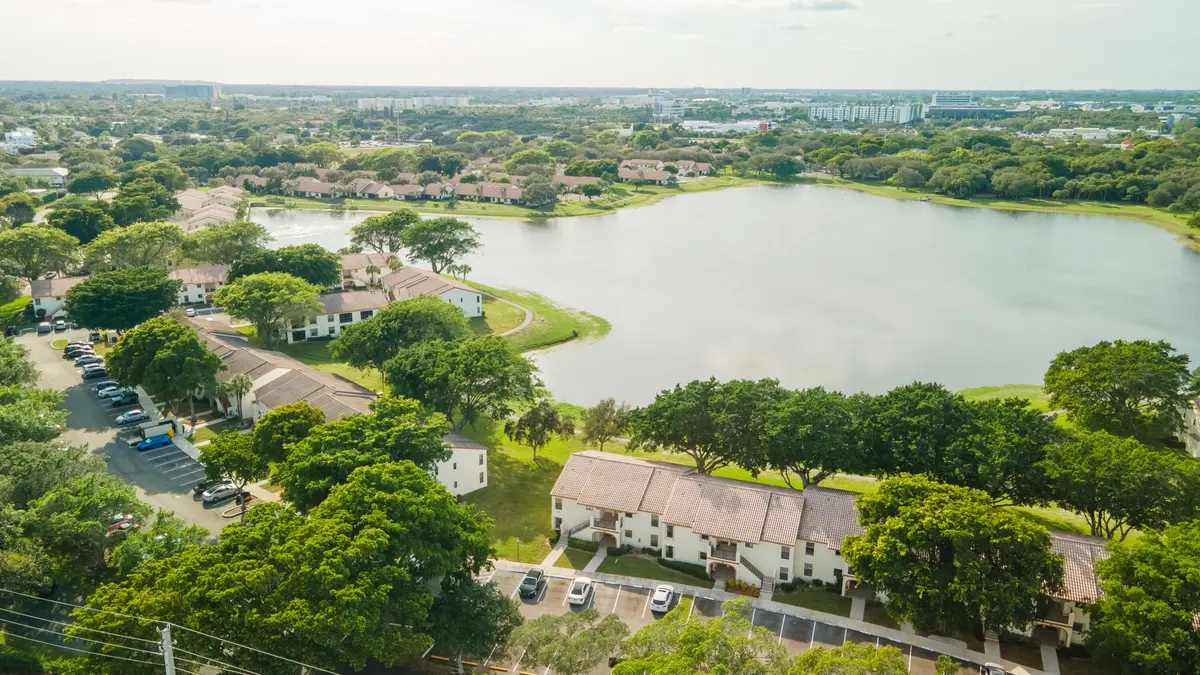 2900 Olivewood Terrace 201, Boca Raton, FL – photo 2